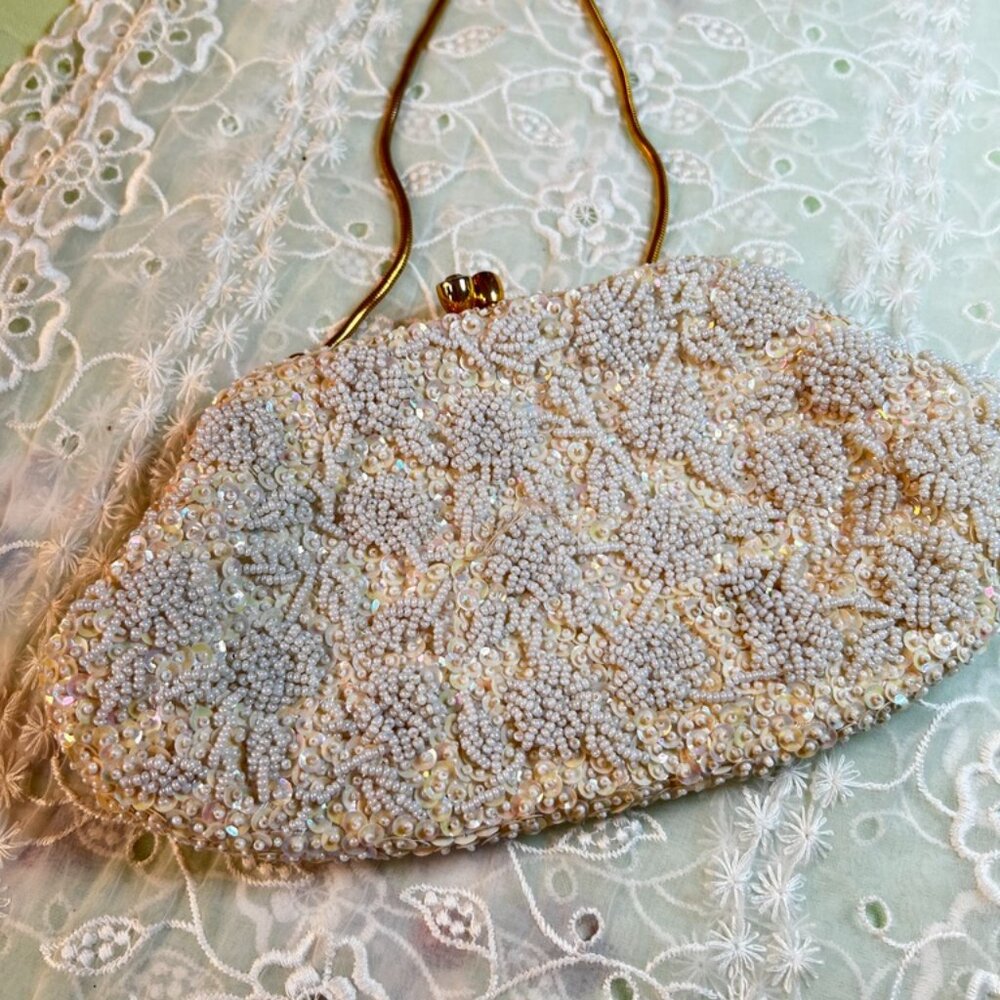 Vintage White Beaded Evening Bag Gold Chain Kiss Clasp Simpsons